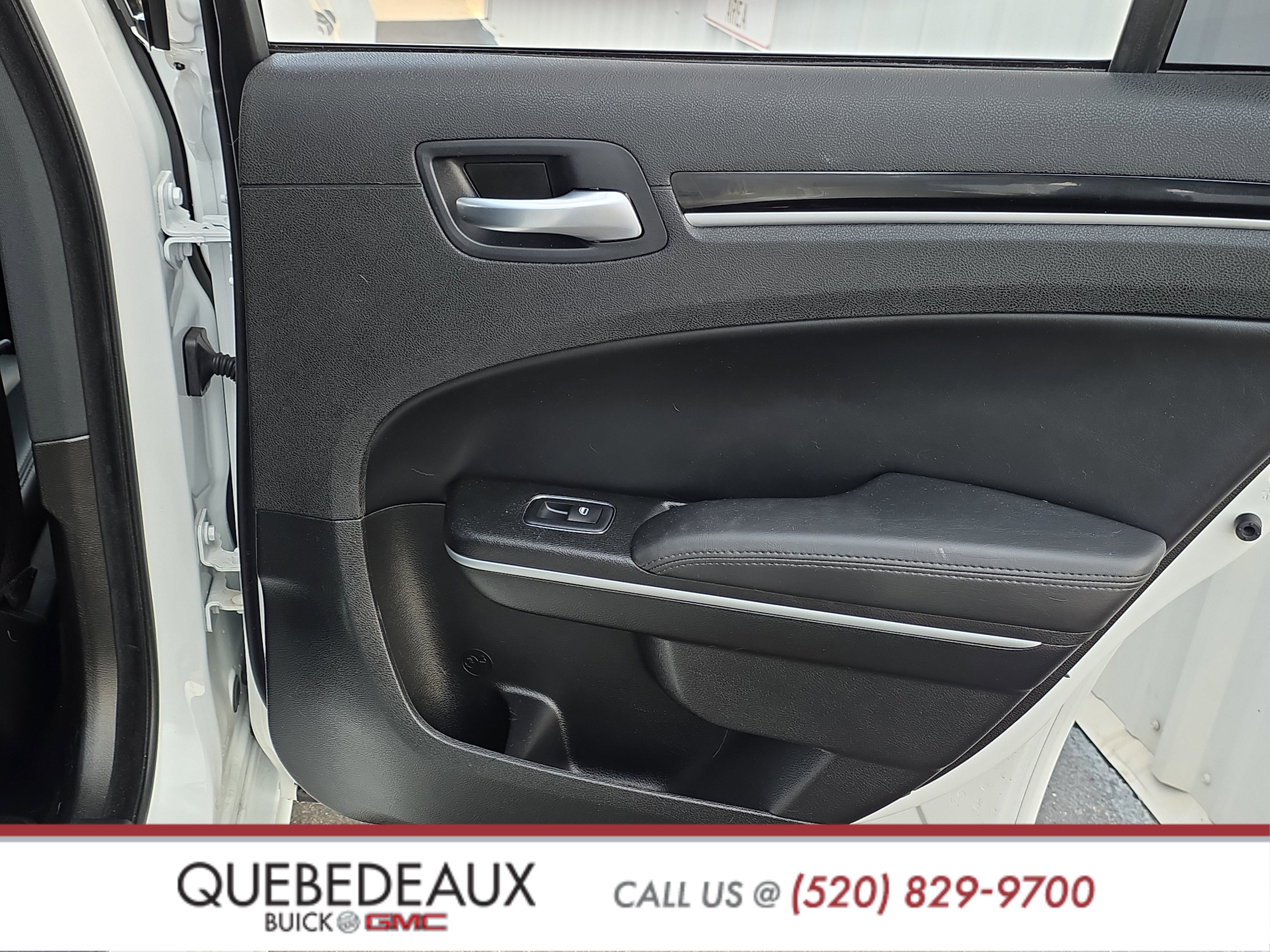 2023 Chrysler 300 Touring L