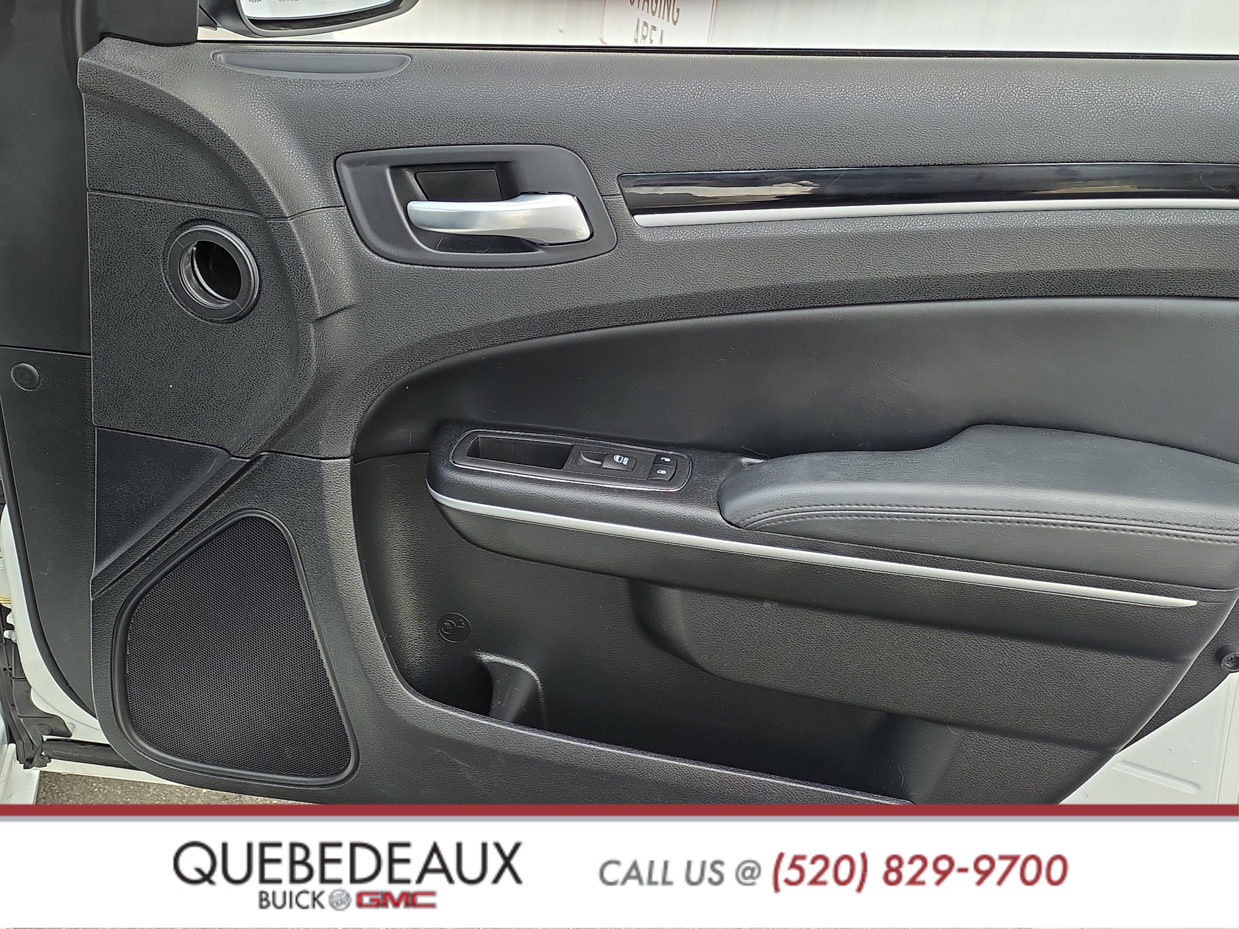 2023 Chrysler 300 Touring L