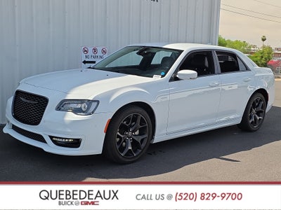 2023 Chrysler 300 Touring L