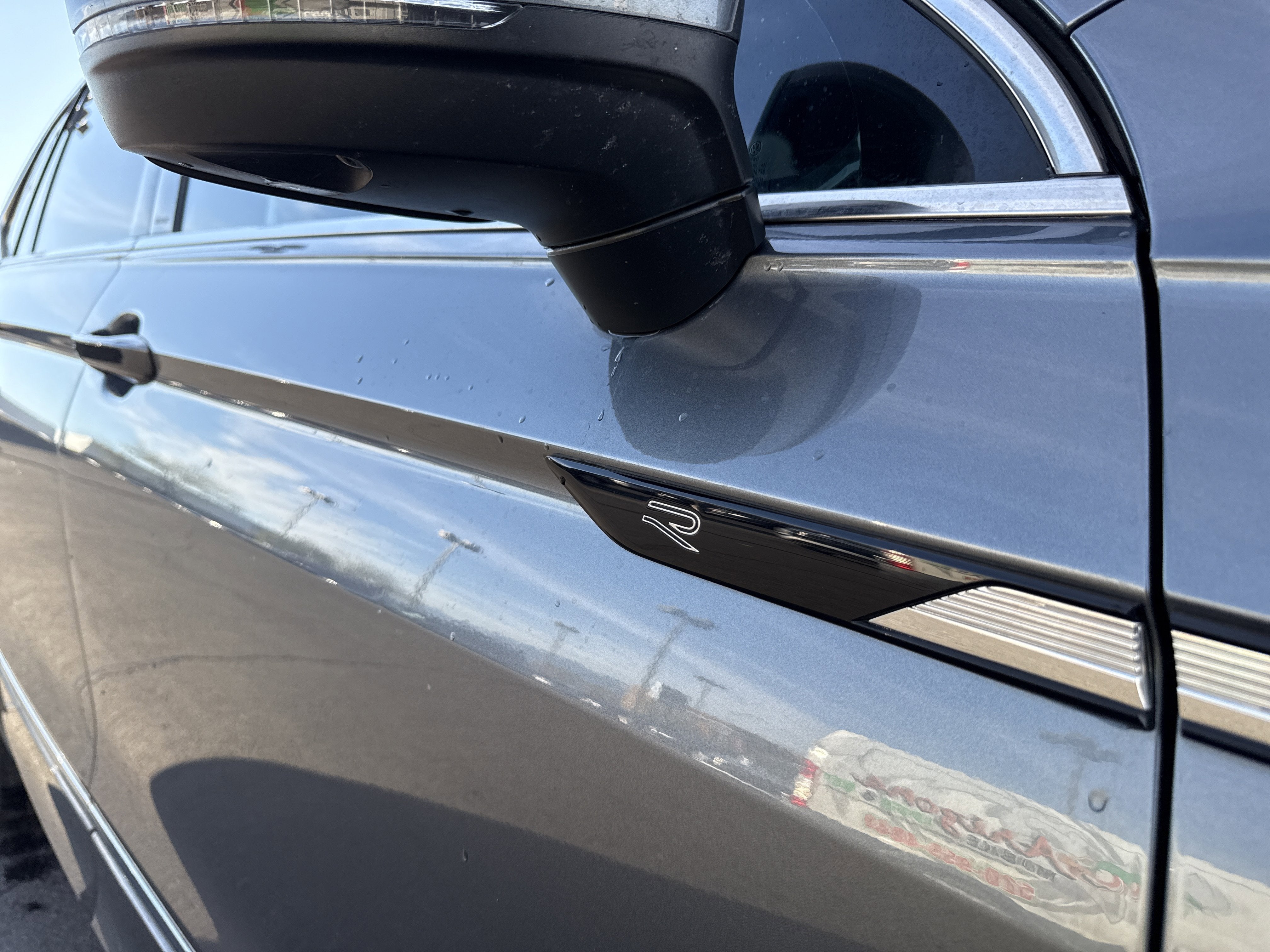 2022 Volkswagen Tiguan SEL R-Line