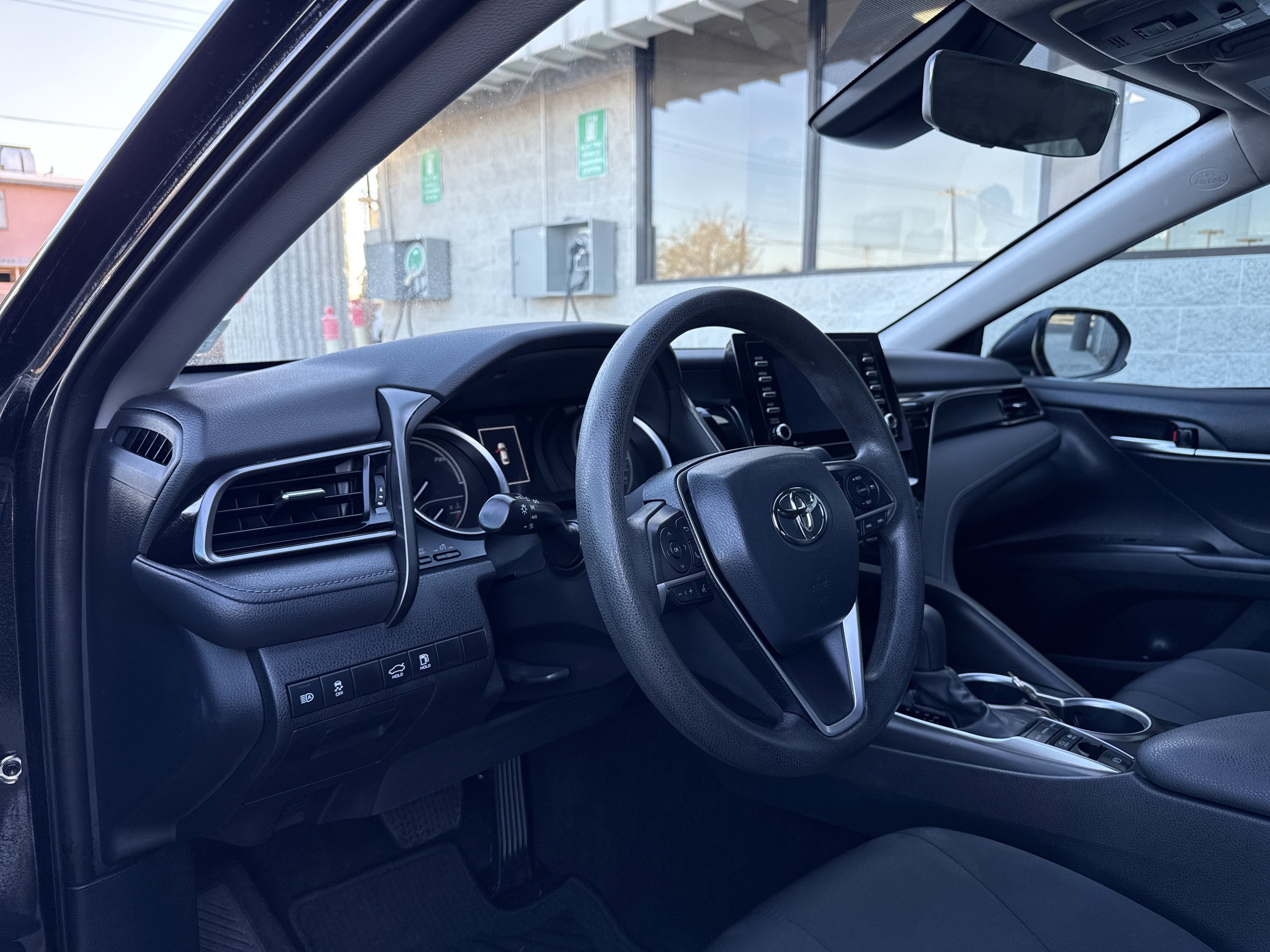 2022 Toyota Camry Hybrid LE