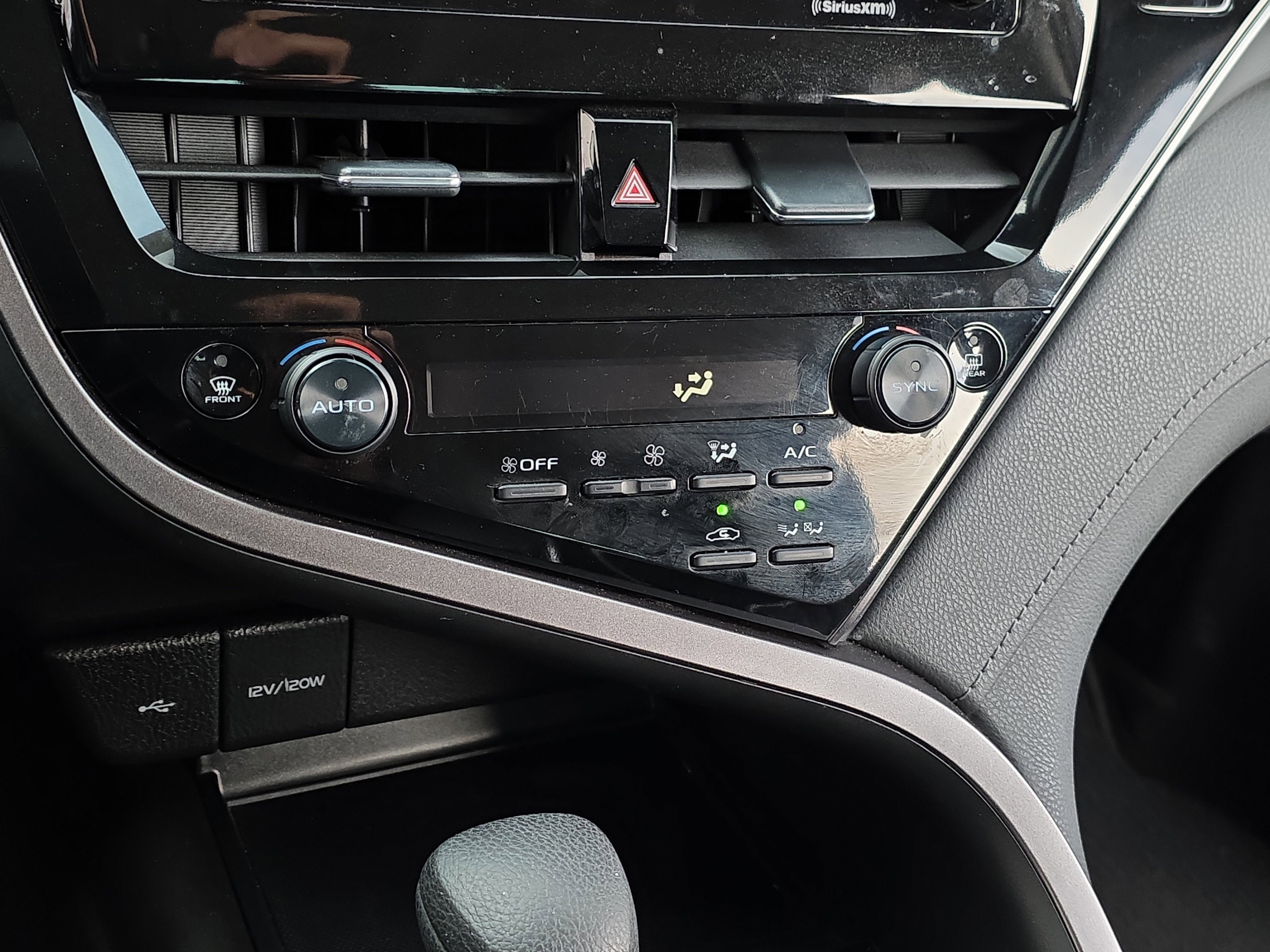 2022 Toyota Camry Hybrid LE