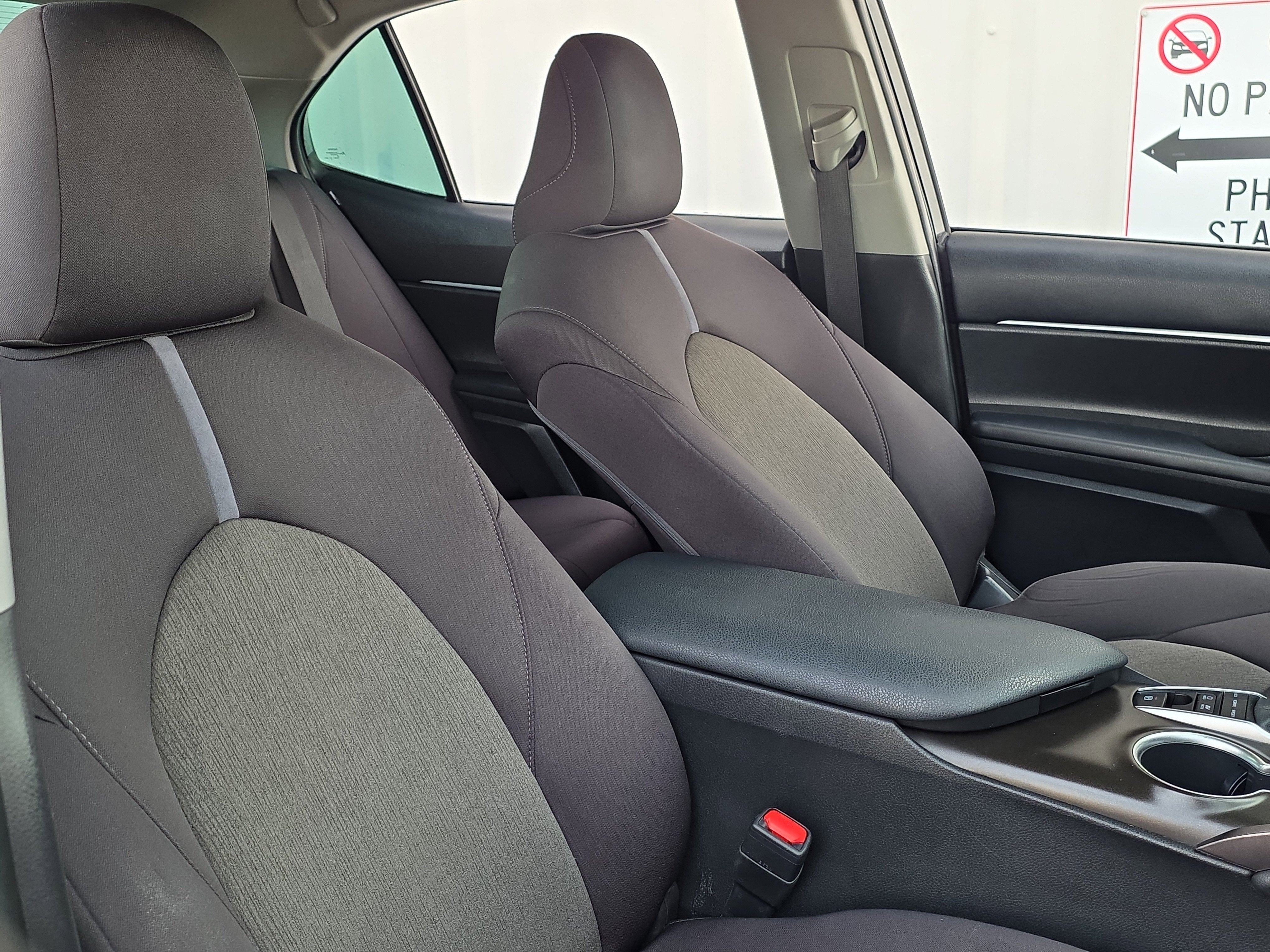 2022 Toyota Camry Hybrid LE