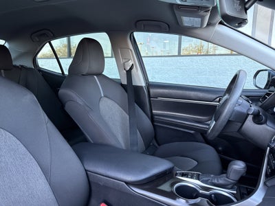 2022 Toyota Camry Hybrid LE