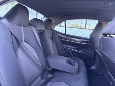 2022 Toyota Camry Hybrid LE