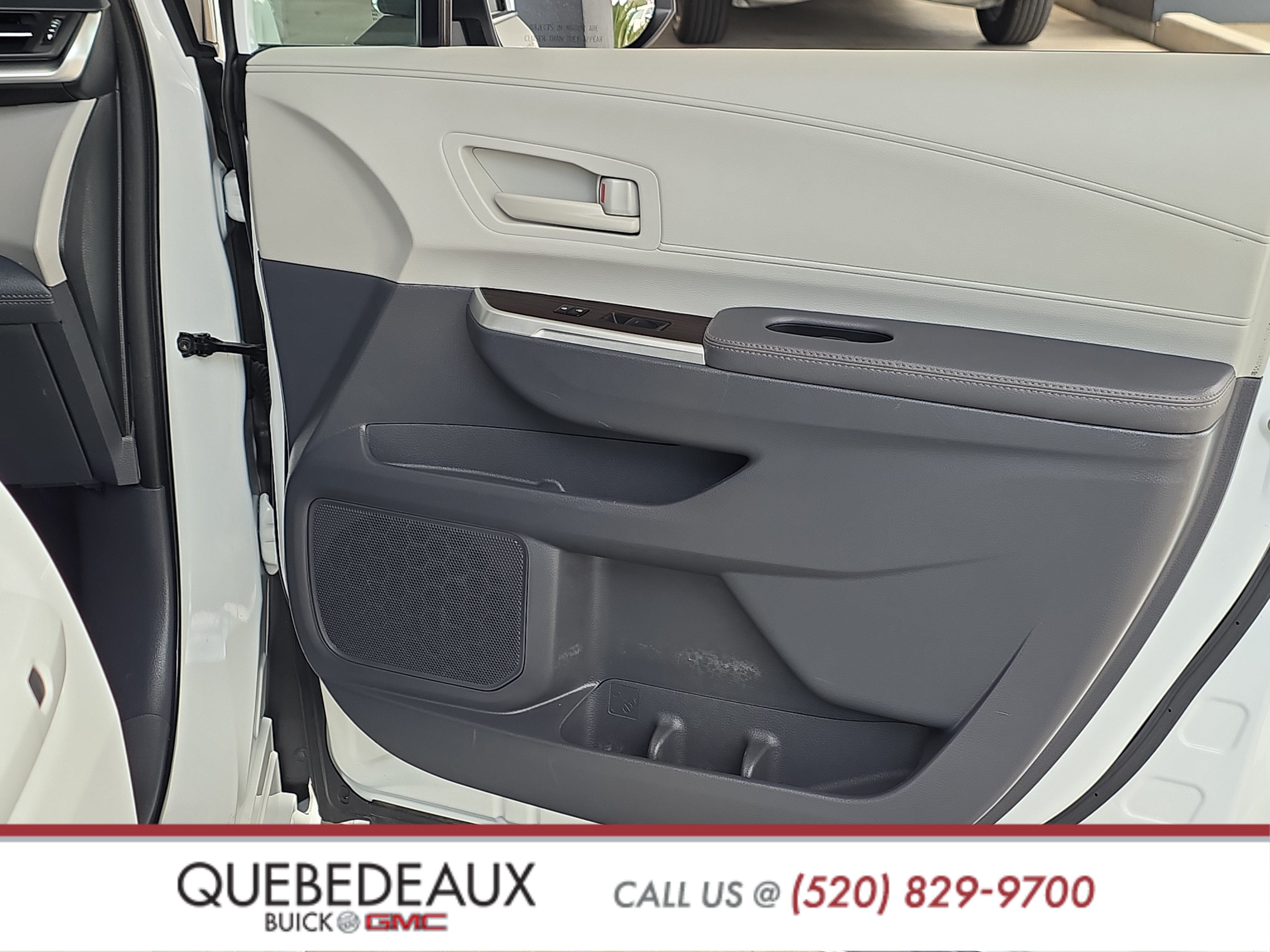 2023 Toyota Sienna LE