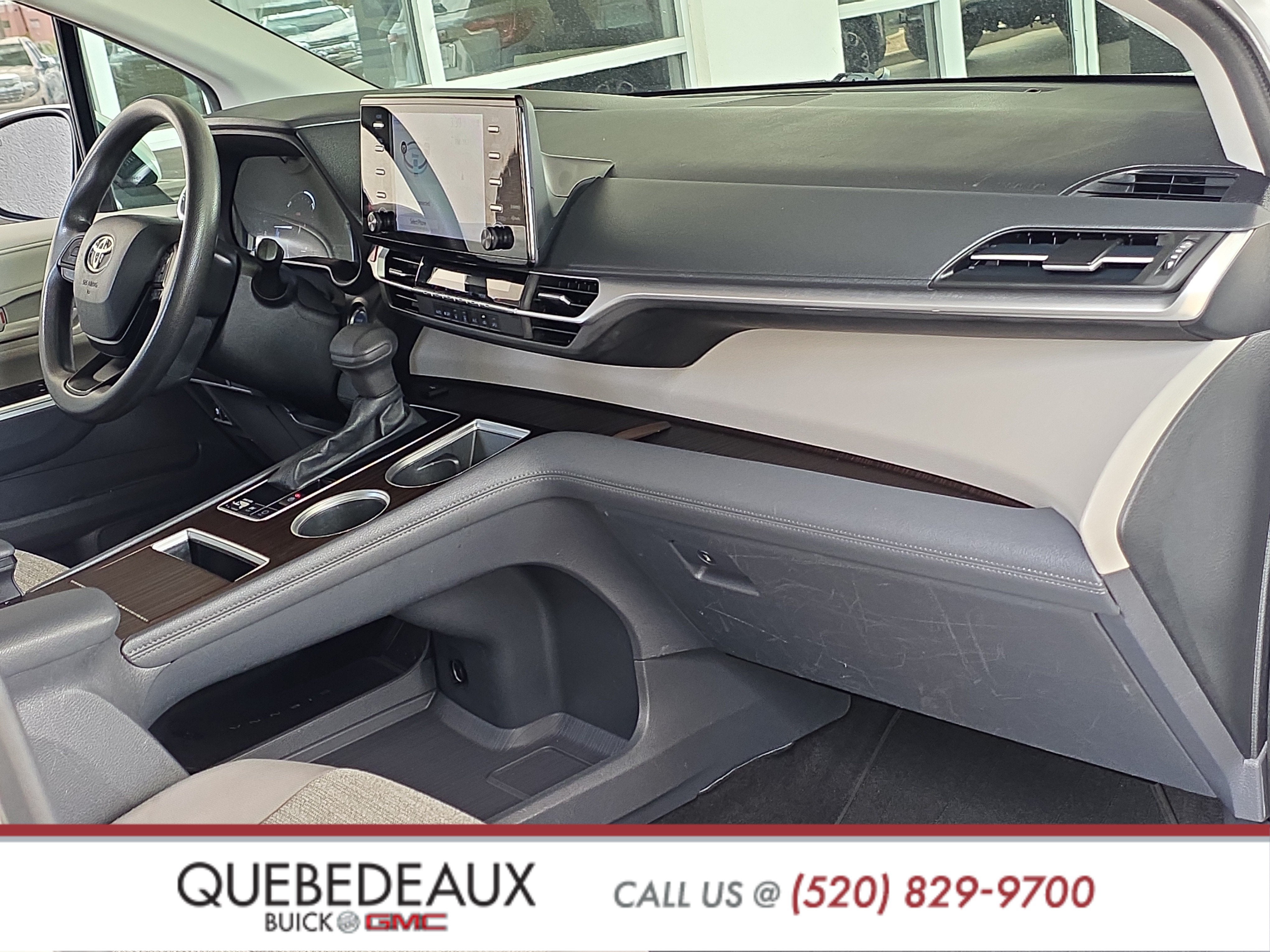 2023 Toyota Sienna LE