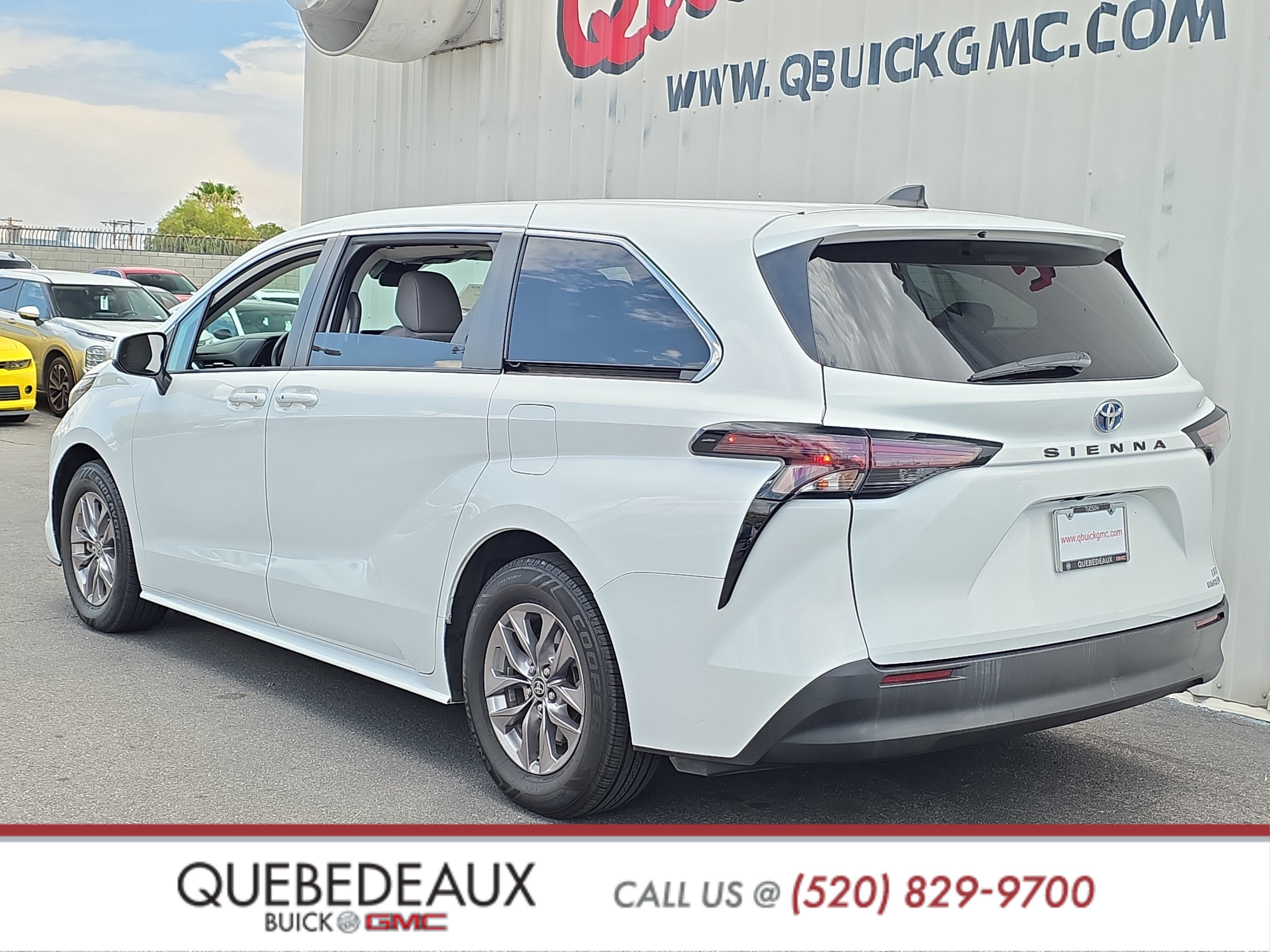 2023 Toyota Sienna LE