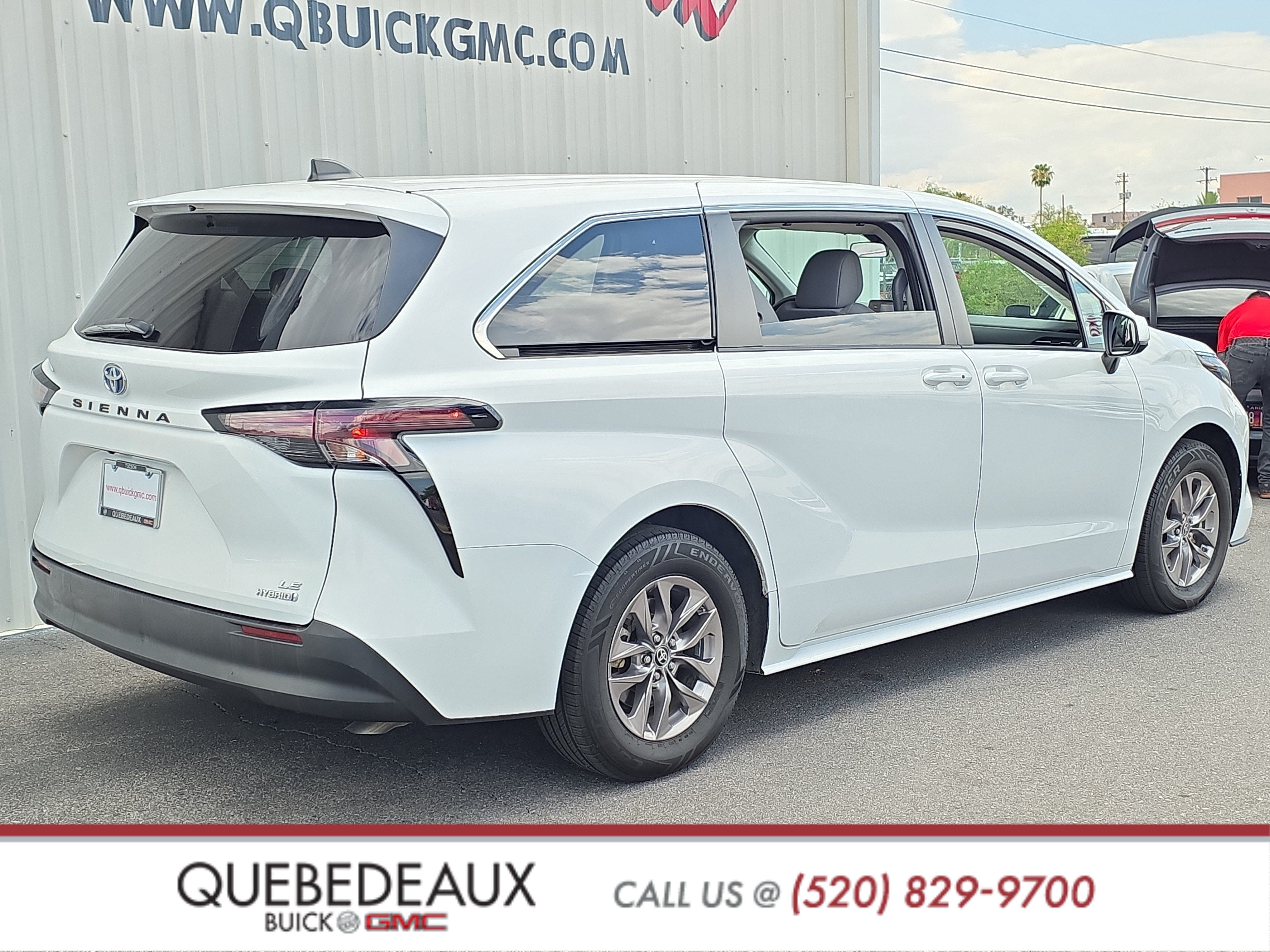 2023 Toyota Sienna LE