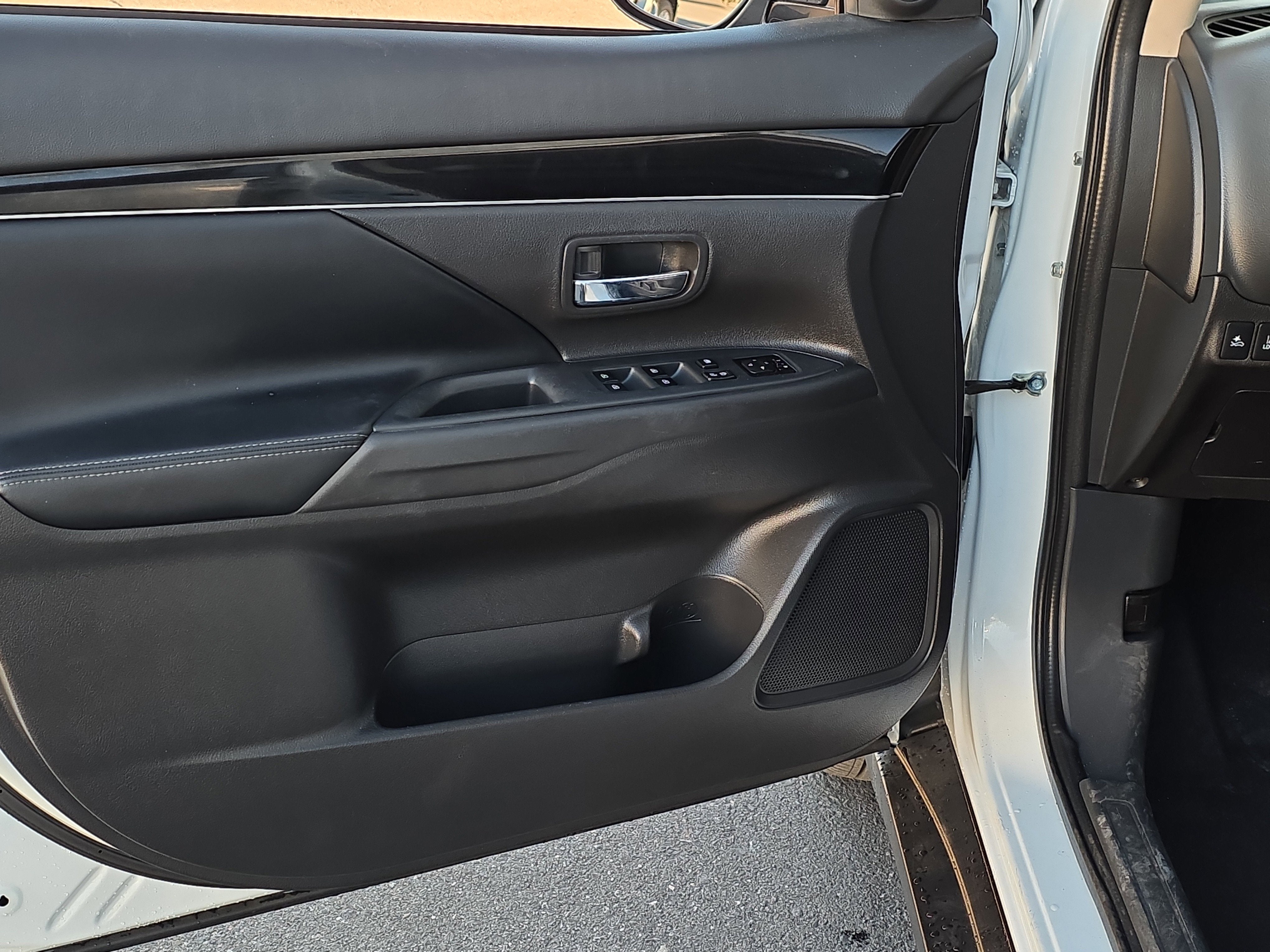 2020 Mitsubishi Outlander SE