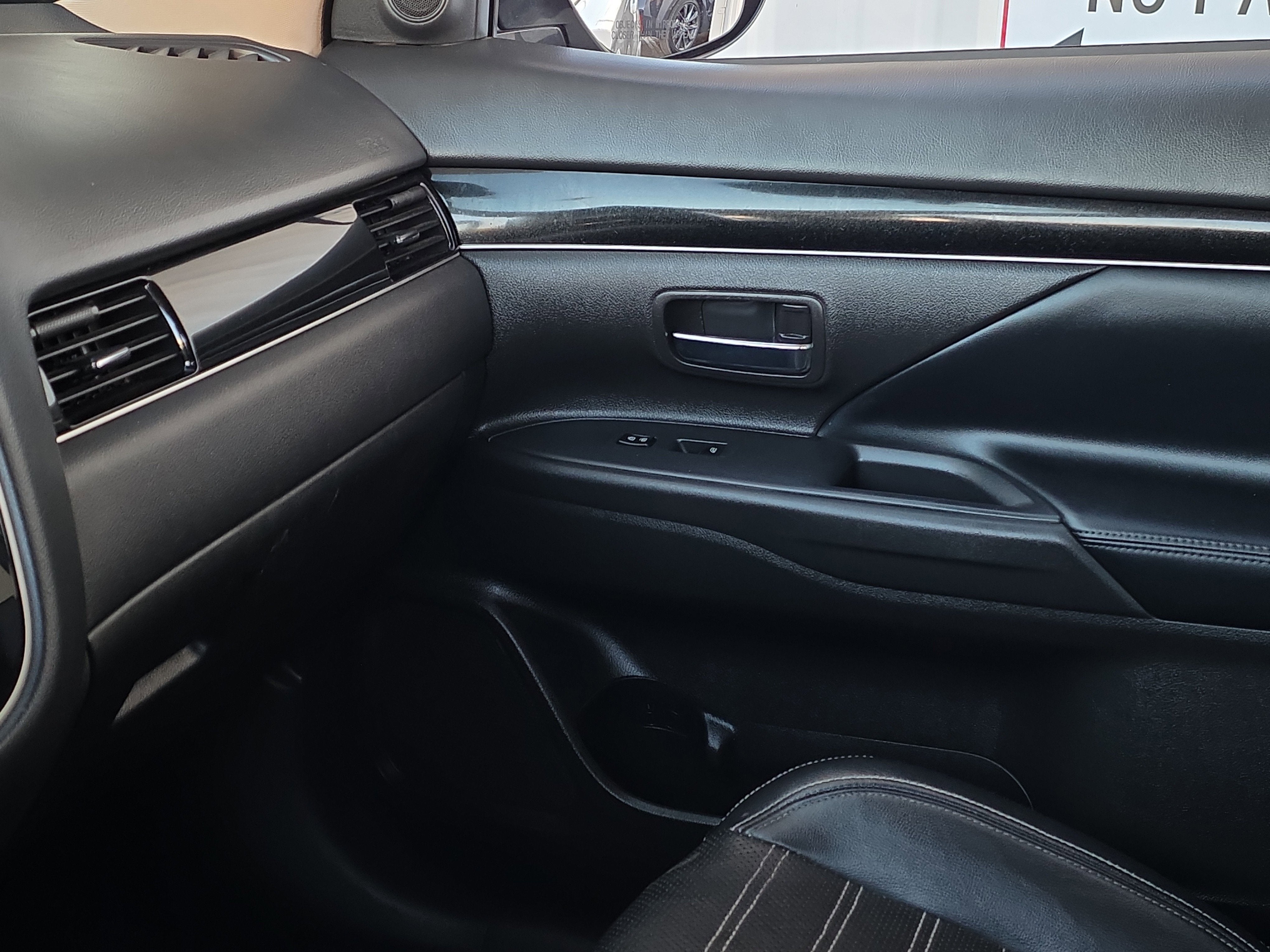 2020 Mitsubishi Outlander SE