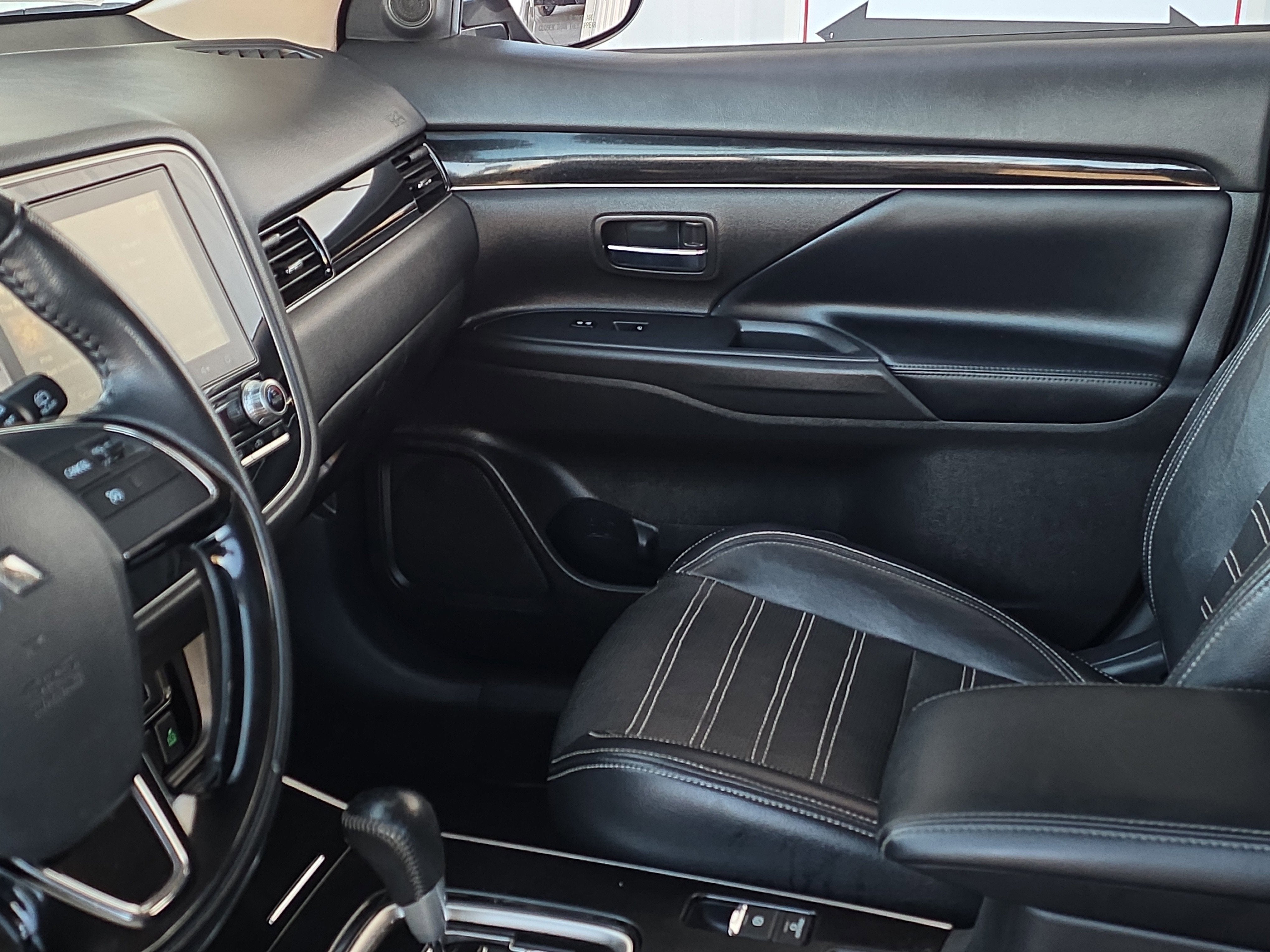 2020 Mitsubishi Outlander SE