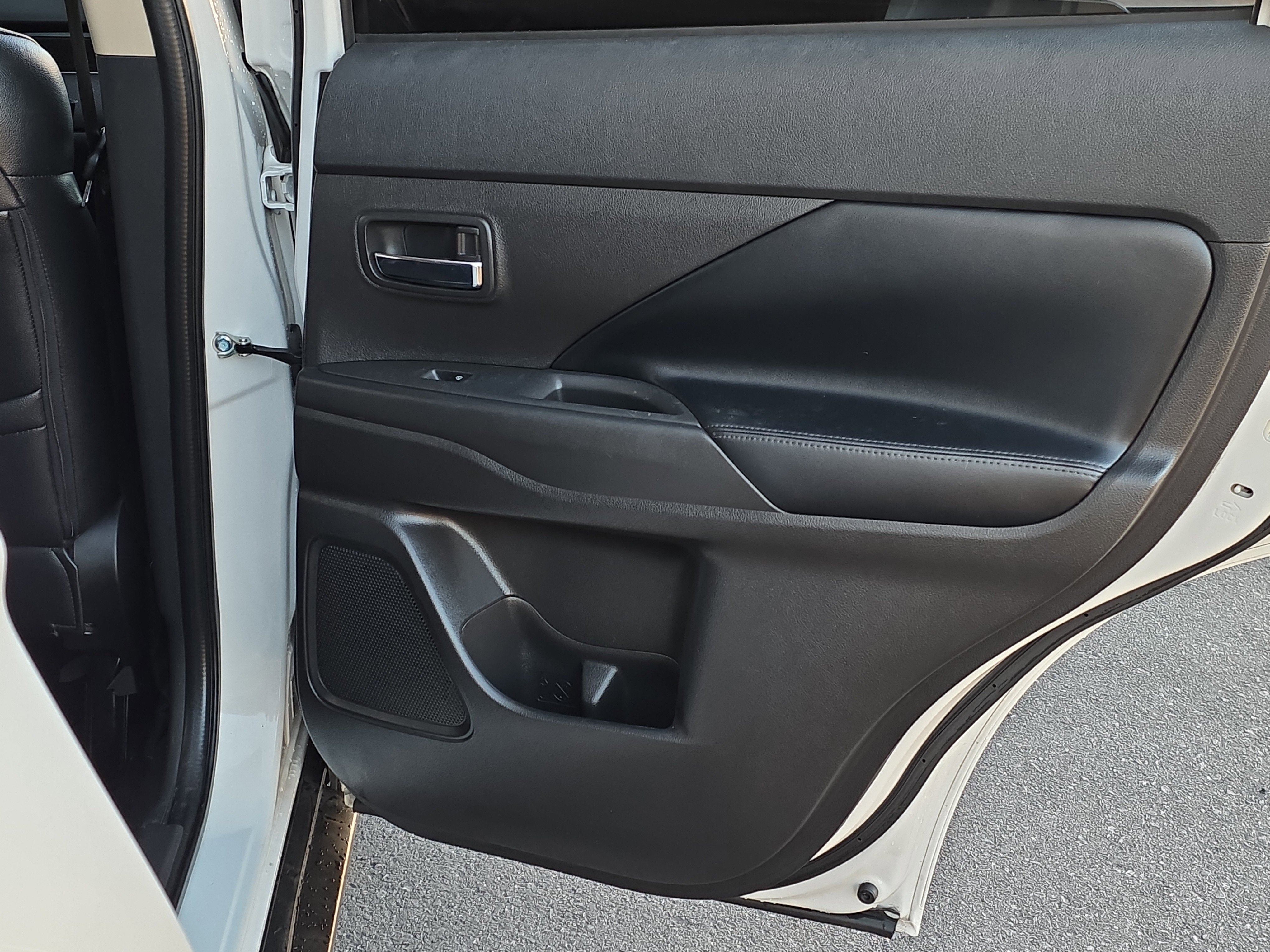 2020 Mitsubishi Outlander SE