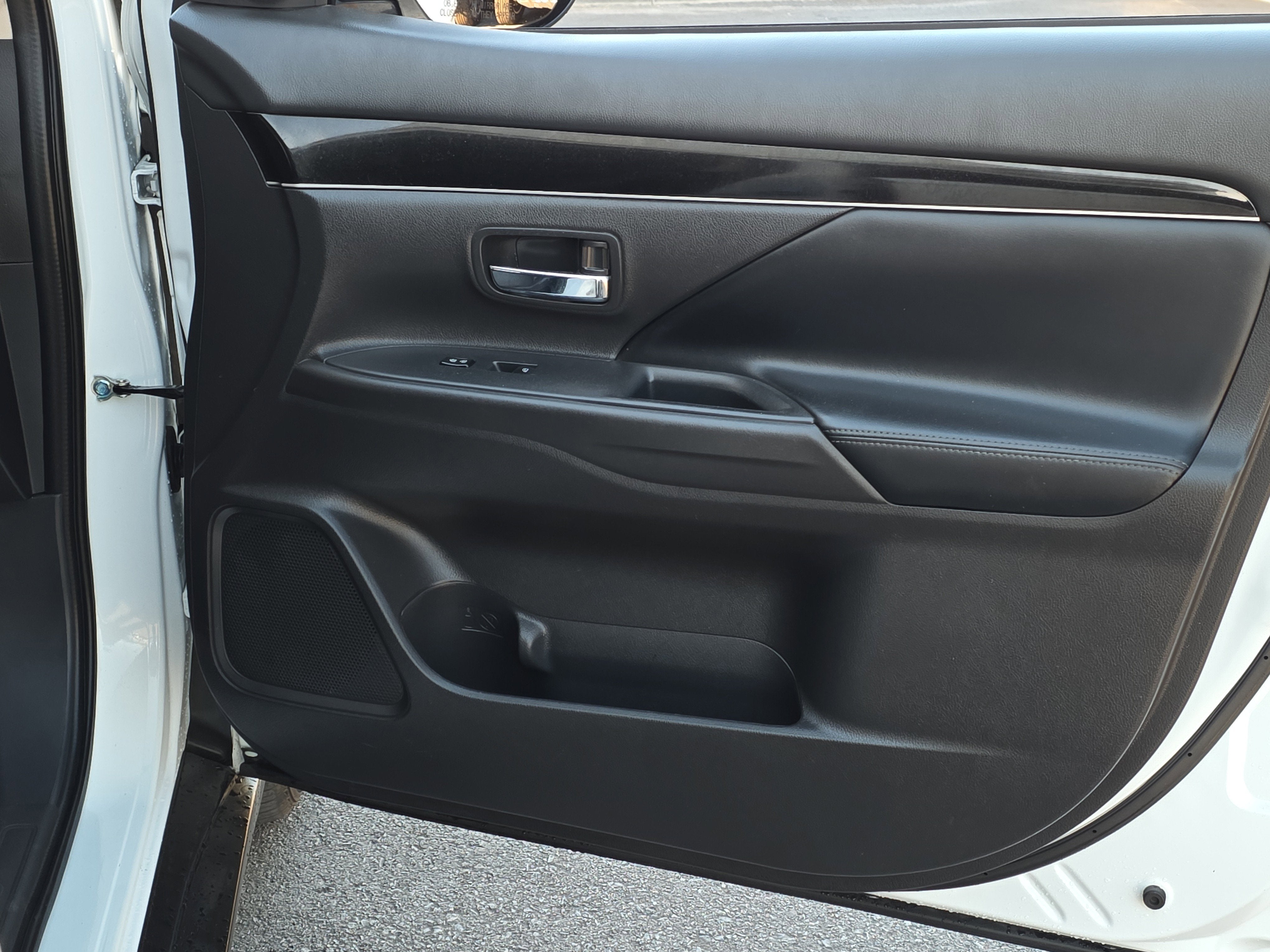 2020 Mitsubishi Outlander SE