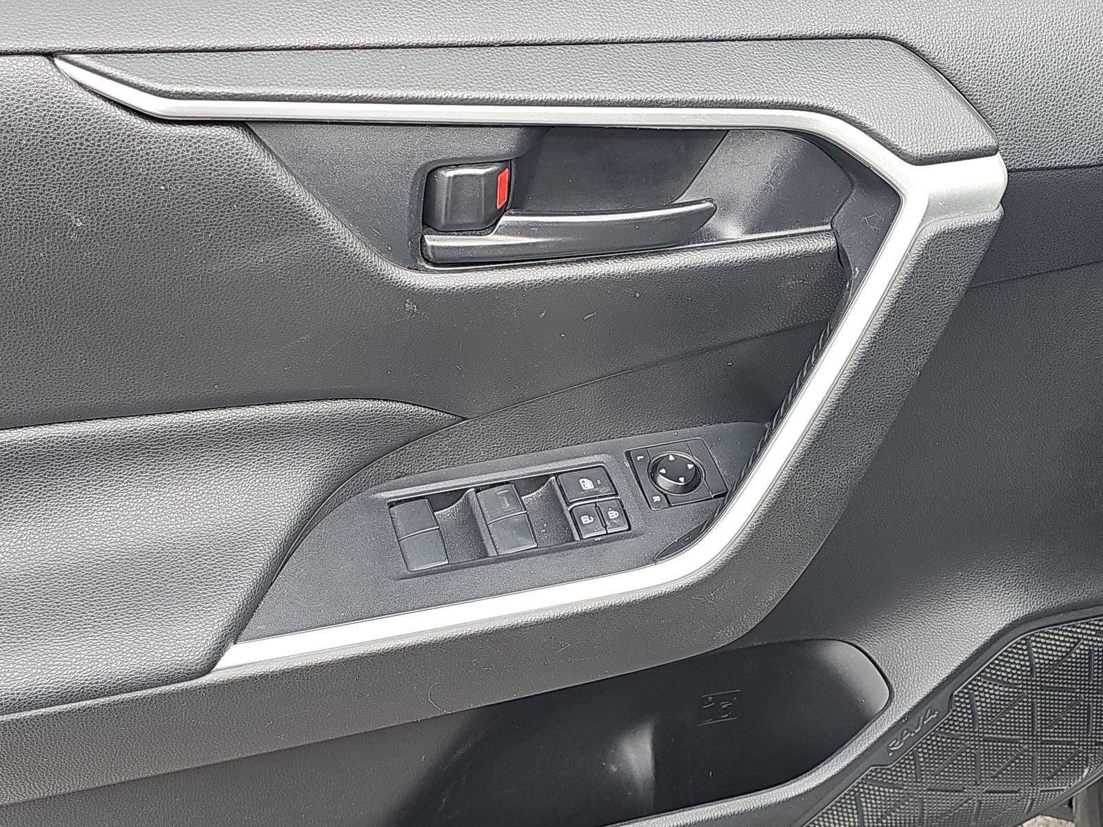 2020 Toyota RAV4 Hybrid LE