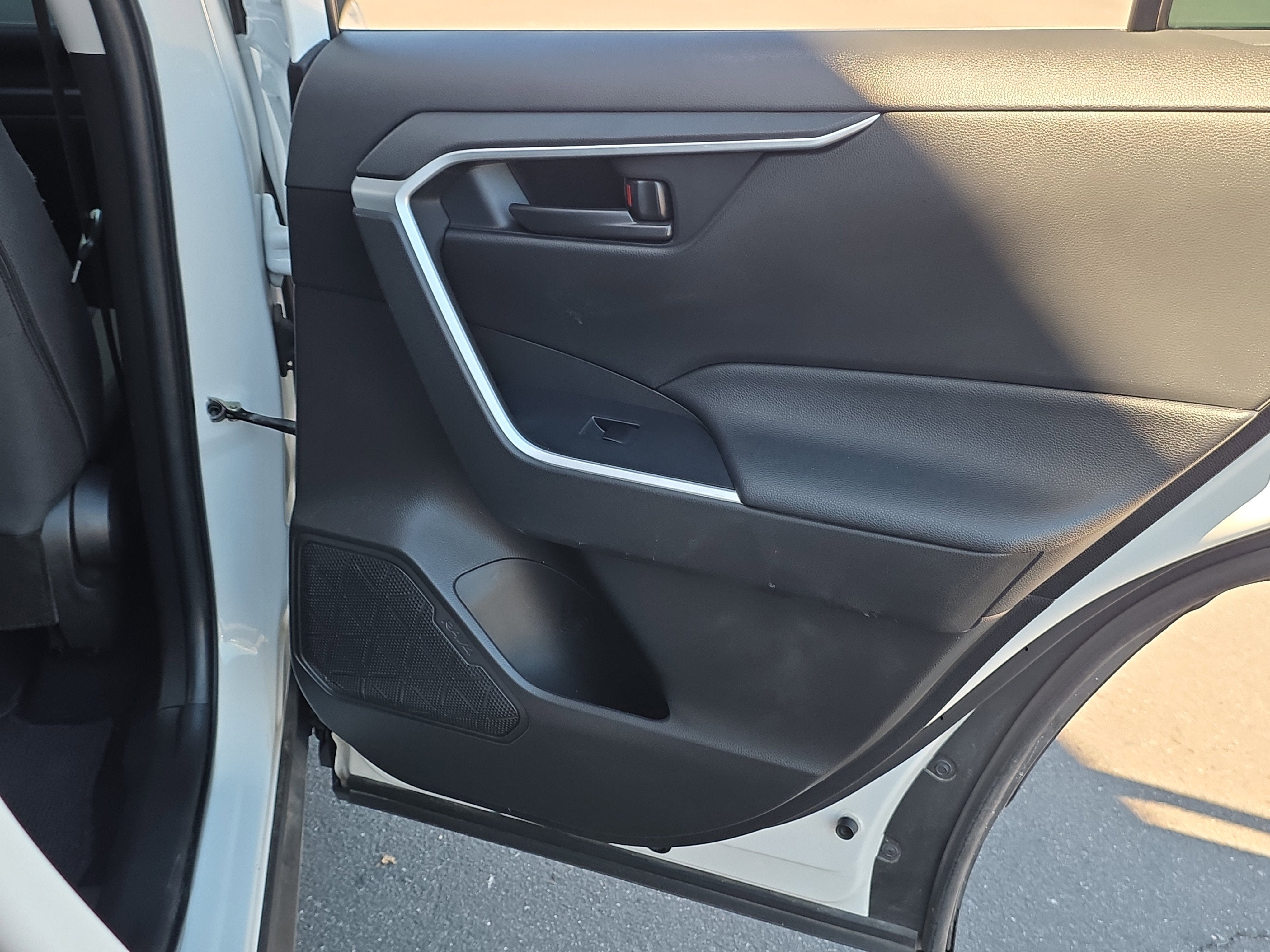 2020 Toyota RAV4 Hybrid LE