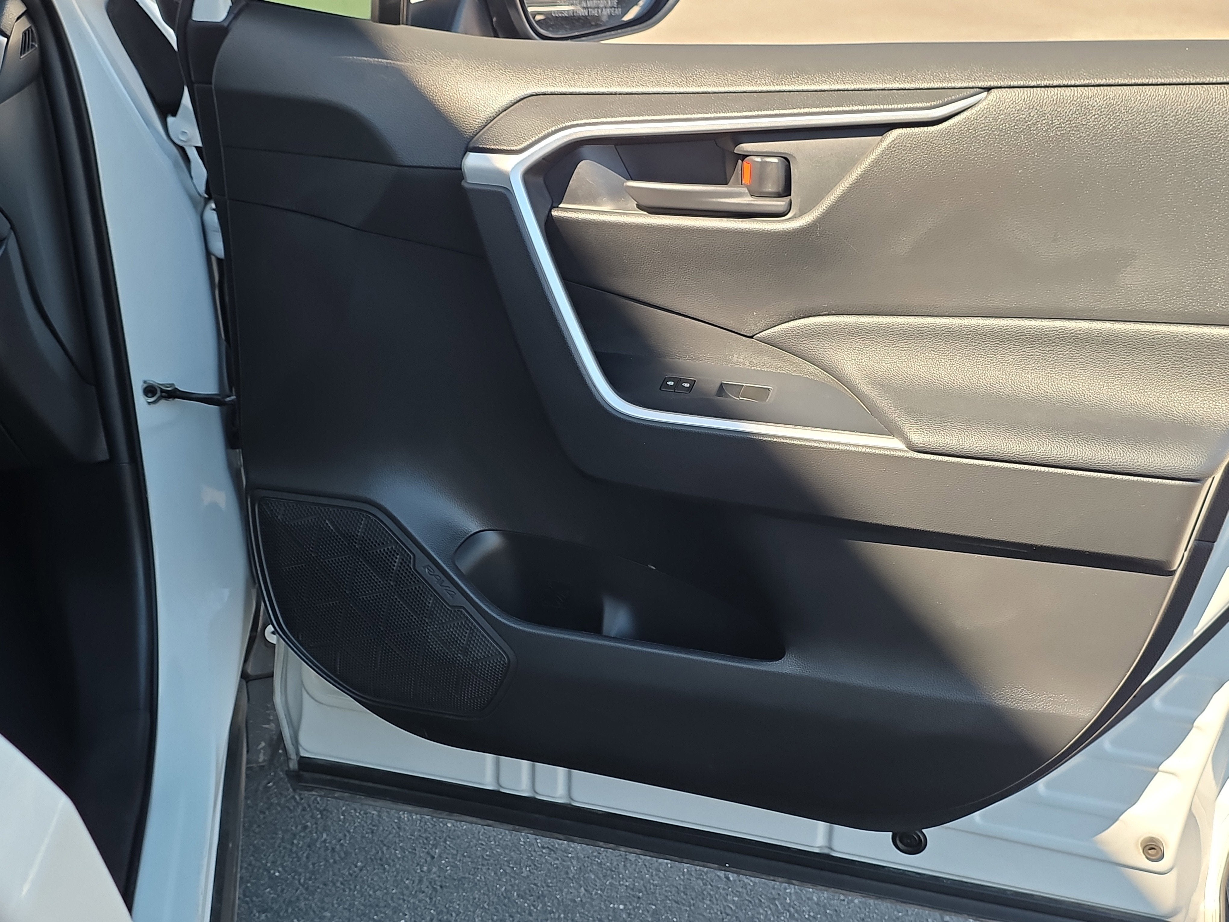 2020 Toyota RAV4 Hybrid LE