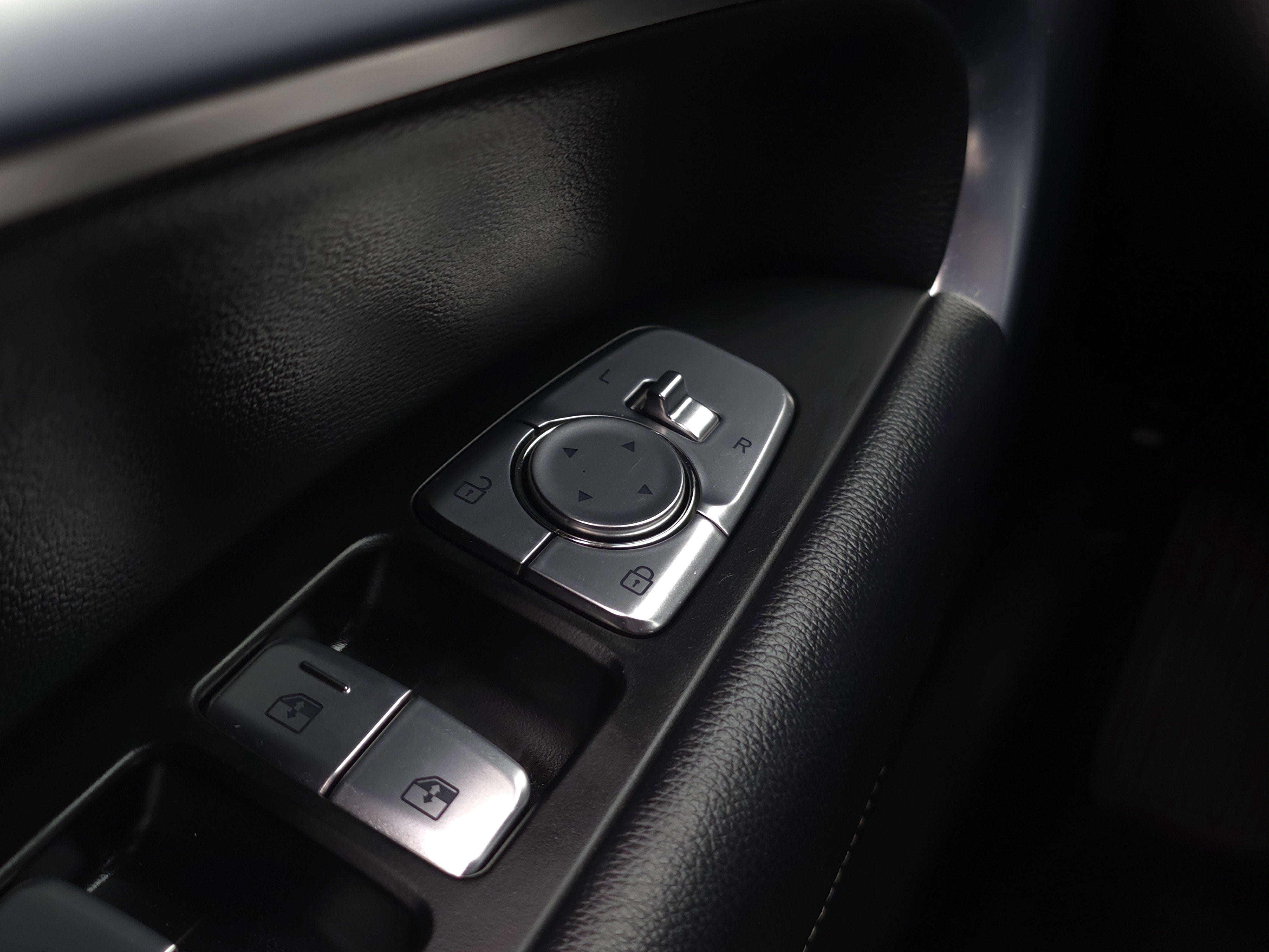 2022 Genesis G70 2.0T