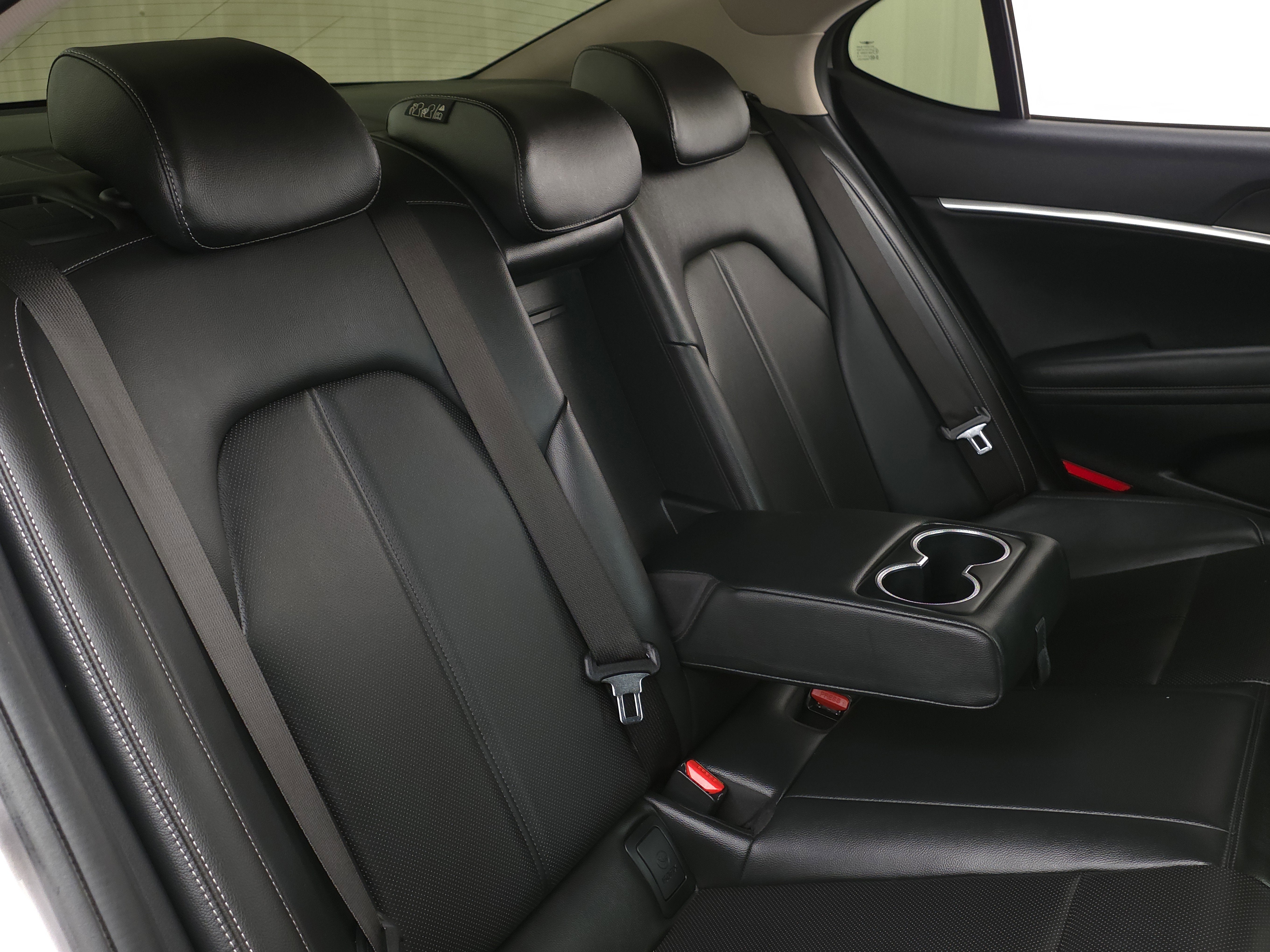 2022 Genesis G70 2.0T