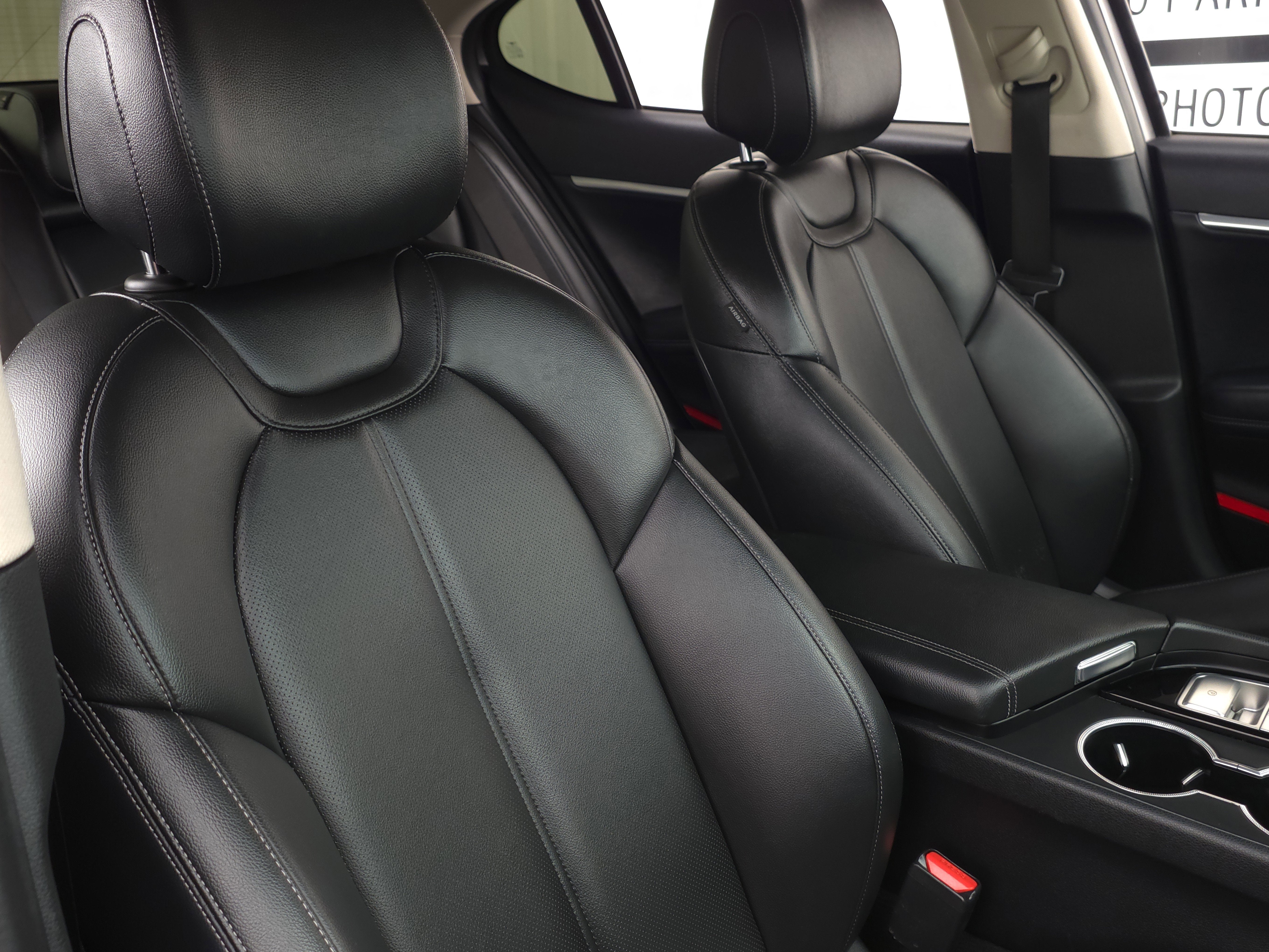 2022 Genesis G70 2.0T