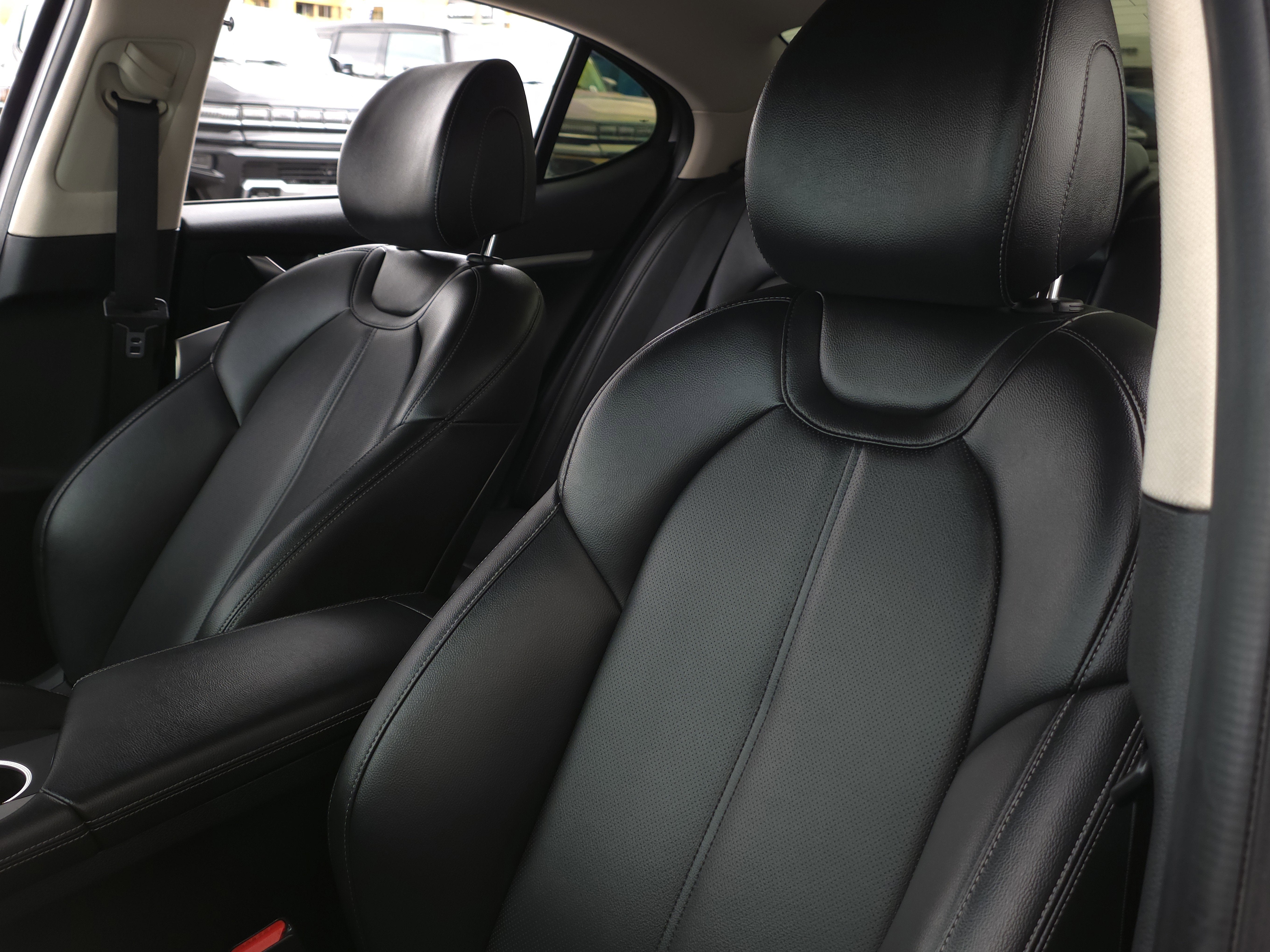 2022 Genesis G70 2.0T